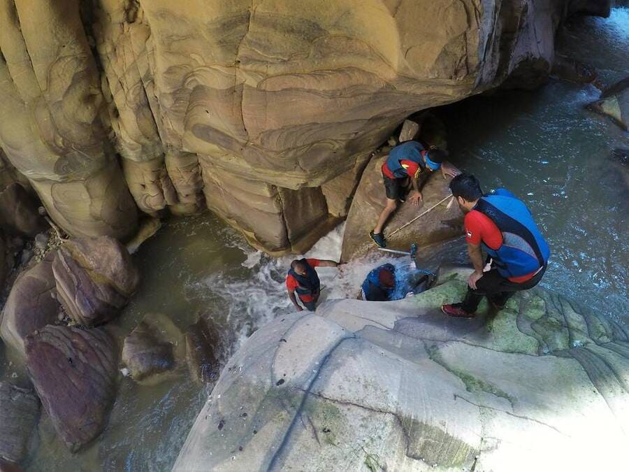 Acceso al Sendero Siq wadi mujib