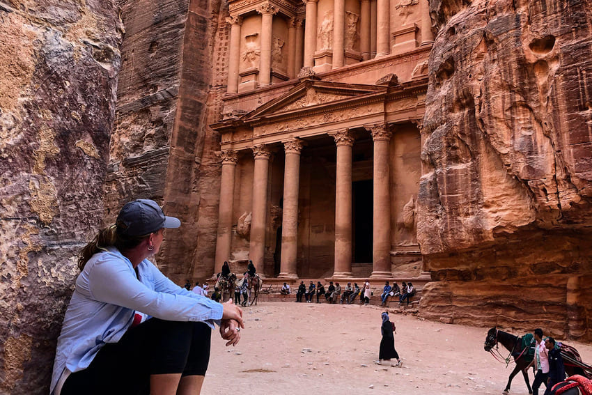 Cómo debería vestir si voy a visitar Petra por mi cuenta