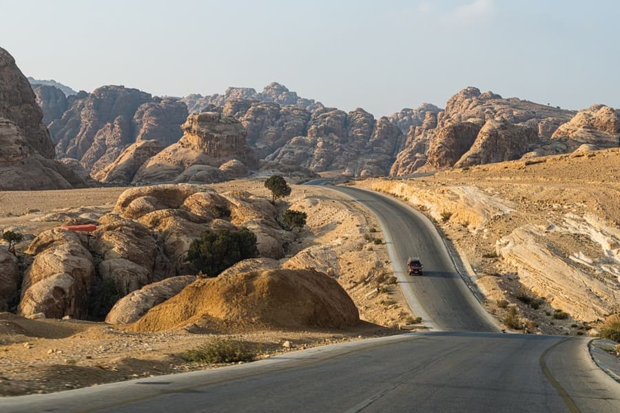 alquilar un coche en jordania