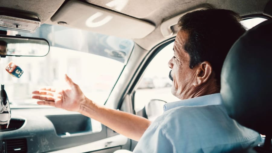 taxi en jordania conductor