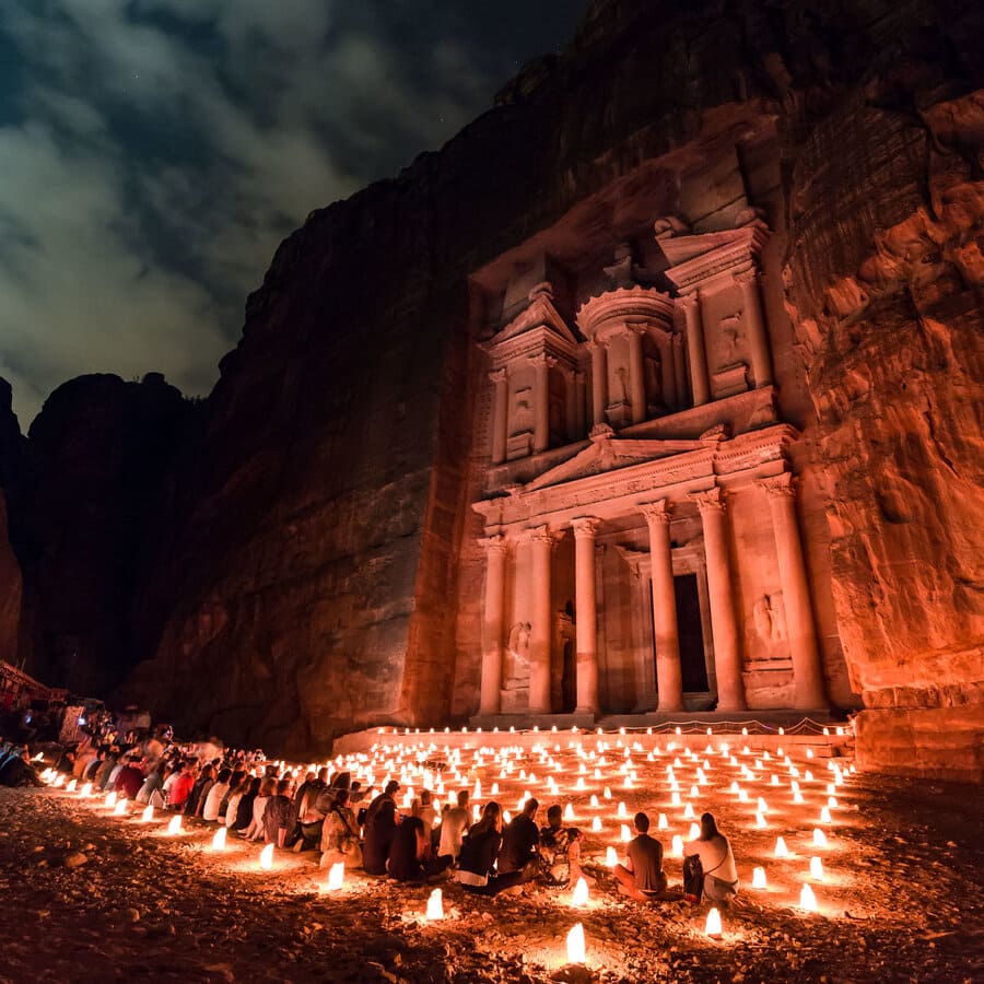 vale la pena ir a petra noche